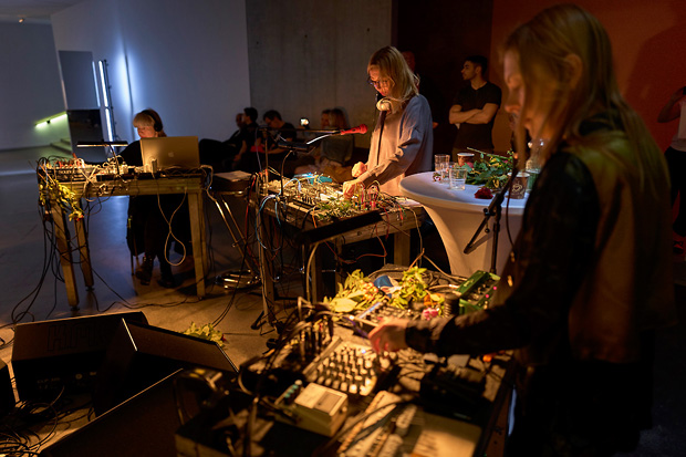 Beate Bartel, Gudrun Gut & Islaja